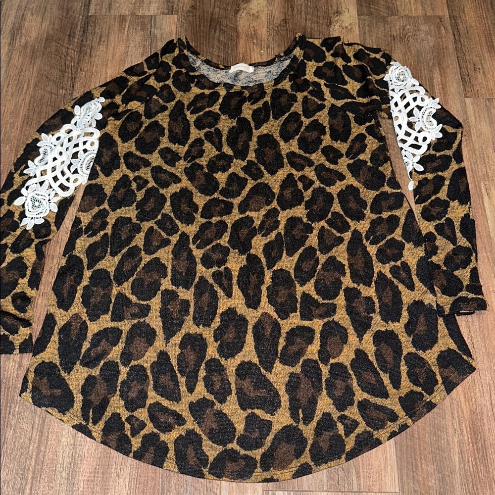 Reborn J Sweater Shirt Cheetah Leopard with Lace Embroidery fits XL VGUC